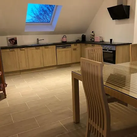 Elen's At The Bucorde * Montville